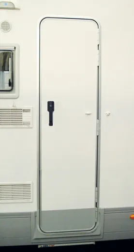 Vorgefertigte Reisemobiltür im System 2000 - Weiß