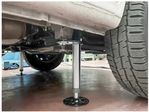 AMPLO Hydraulische Hubstützen - automatisches 12 V-Nivelliersystem für Ford Transit ab 2022