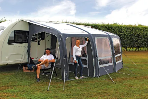 Aufblasbares, sehr geräumiges Caravan Teilzelt