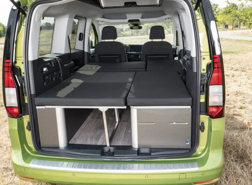 Bett mit Klappsitzbank für VW Caddy 5 L2, Weekender 2