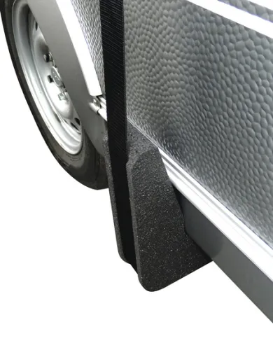 Bringen Abstand zwischen Caravan und Gurt der Schutzplane