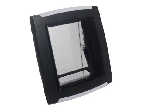 Dachfenster mit großer Rauchglashaube und weißem Innenrahmen