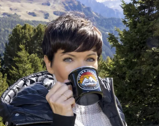 Emaille-Becher LIFE IS A JOURNEY H8cm Ø8,5cm 350ml, schwarz