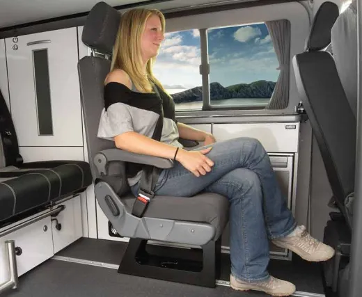 Eurositz A400, Einzelsitz mit integriertem Dreipunktgurt, Stoff Black Patterned