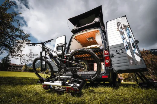 Fahrradheckträger Strada EVO RV - Ideal für Flügeltüren und große Heckklappen
