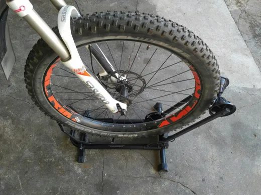 Fahrradständer für die Heckgarage für E-Bikes - Mit Reifenbreite 5'