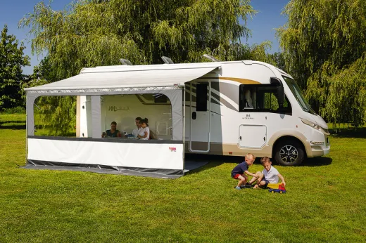 FIAMMA BLOCKER PRO 250 Frontteil mit Panorama-Fenster
