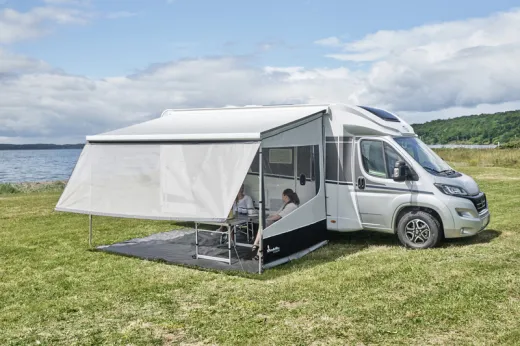 Isabella Shade screen 300x145cm