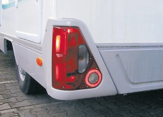 Jokon (links) Blink-Brems-Schlußlicht