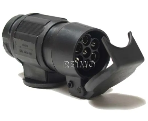 Kurzadapter 13 pol. Anhängersteckdose zu 7 pol. Stecker am Anhänger