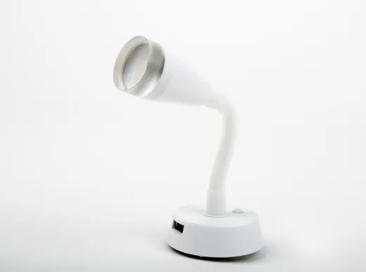 LED Spot mit flexiblen Arm und USB-Ladesteckdose