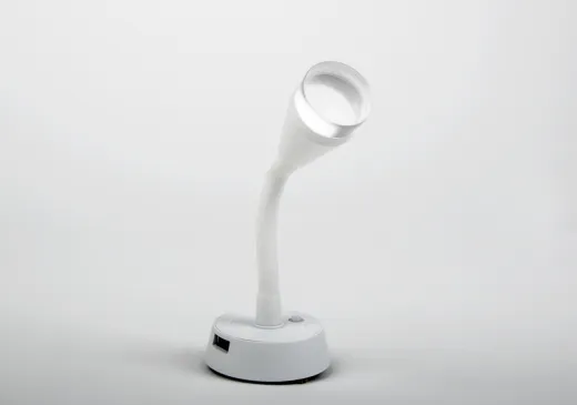 LED Spot mit flexiblen Arm und USB-Ladesteckdose