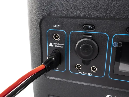 Multifunktionale Power Unit / Sinus-Inverter / 614 Wh LiFePO4 Batterie / Wechselrichter 500 W / MPPT-Solarregler