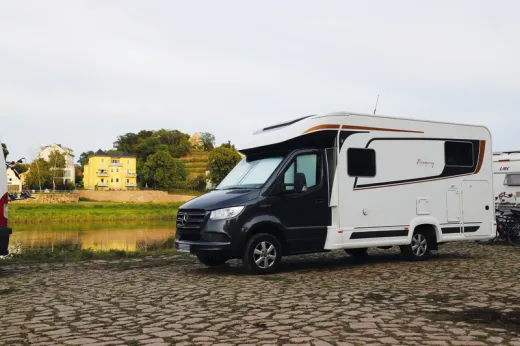 REMIfront IV Fahrerhausverdunkelung Sprinter ab 2019 m. großen Sensorgehäuse