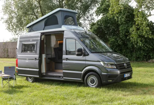 Schlafdach VW Crafter bietet 2 zusätzliche Schlafplätz im Dach. H3 Höhe 262