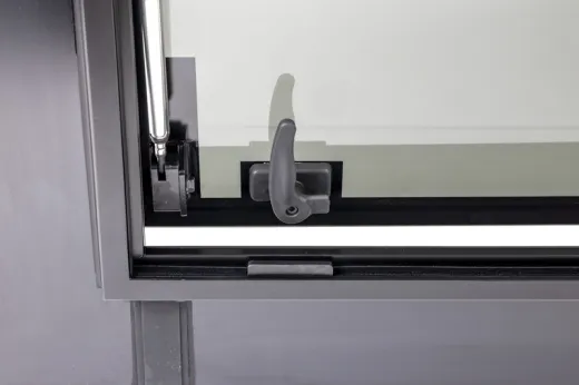 SICHERHEITSGLAS-AUSSTELLFENSTER FÜR CAMPINGBUSSE UND MAXIVANS