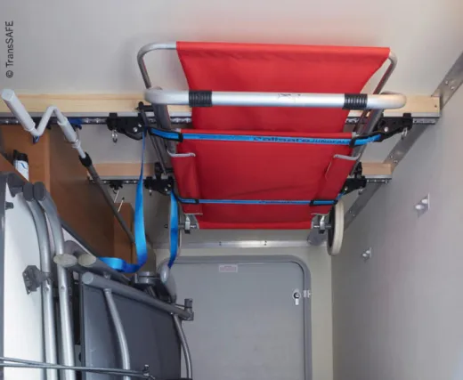 Trägerschiene mit Zubehör für Deckenbefestigung in der Heckgarage