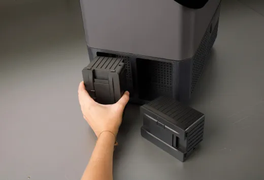 Tragbare Kompressor-Kühlbox mit klassischem Tragegriff und 2 Akkufach