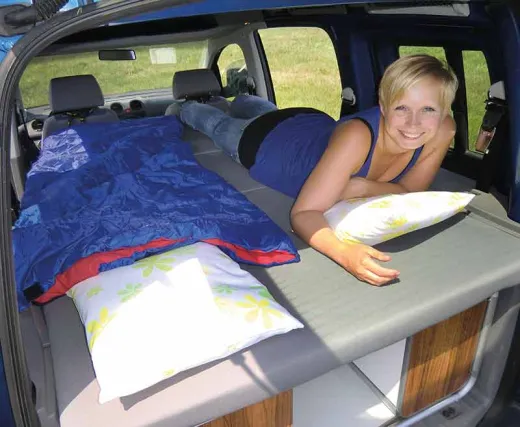 VW Caddy LR Active Lattenrostbett ausziehbar mit Polstern und Bezügen