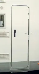Vorgefertigte Reisemobiltür im System 2000 - Weiß