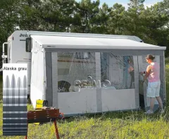 Frontwand zum exklusiven Markisenvorzelt Thule Residence, Farbe: Alaska Grau