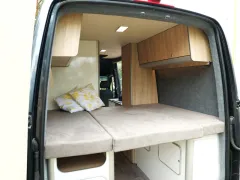 Heckbett-Modul mit Bettrahmen und Stauschränken für Sprinter