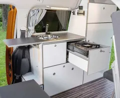 Möbelzeile Caddy Camp Maxi LR, als Fertigteil,montierte Technik, Baujahr 08-2019